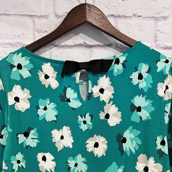 Elle Size Medium Peplum Top Green Floral Pattern 3/4 Sleeve Flowy Stretch - Picture 5 of 9